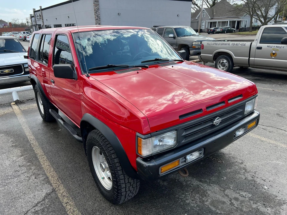 1995 Nissan Pathfinder 1st Gen - Image 2 of 31