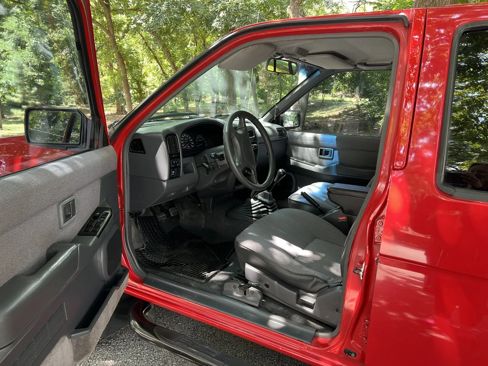 1995 Nissan Pathfinder 1st Gen - Image 24 of 31