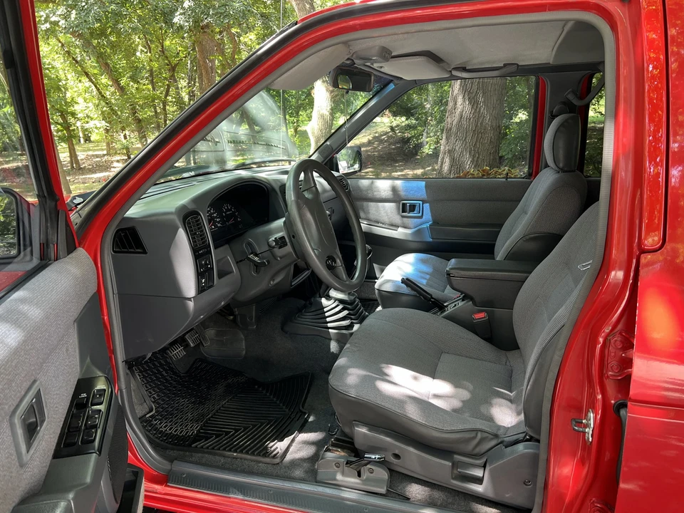 1995 Nissan Pathfinder 1st Gen - Image 25 of 31