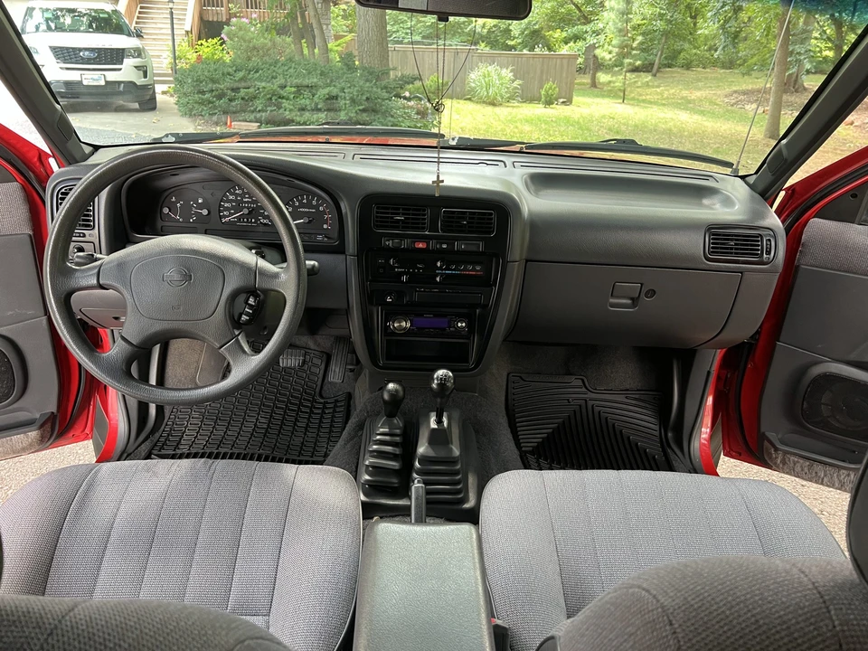 1995 Nissan Pathfinder 1st Gen - Image 29 of 31