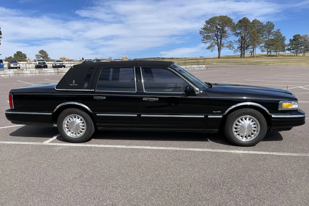 1997 Lincoln Town Car - Image 3 of 7