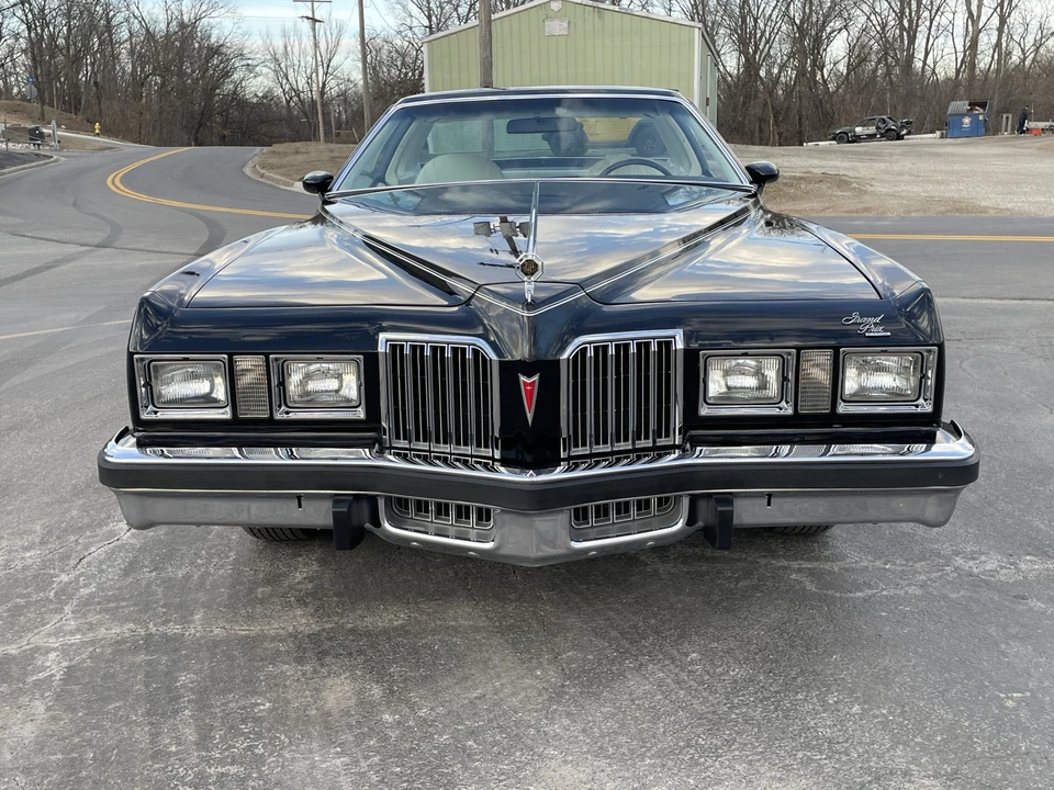 1977 Pontiac Grand Prix 3rd+ Gen - Image 3 of 31