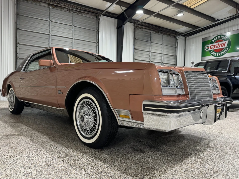 1982 Buick Riviera 4th-7th Gen - Image 24 of 31