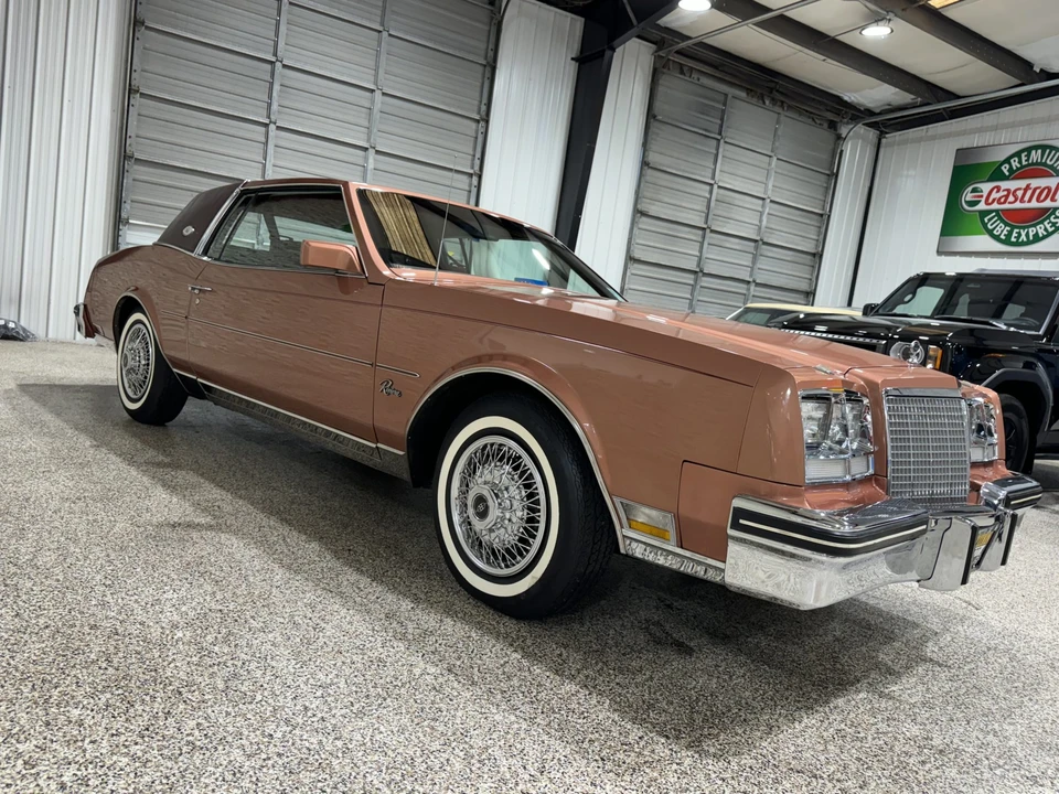 1982 Buick Riviera 4th-7th Gen - Image 23 of 31
