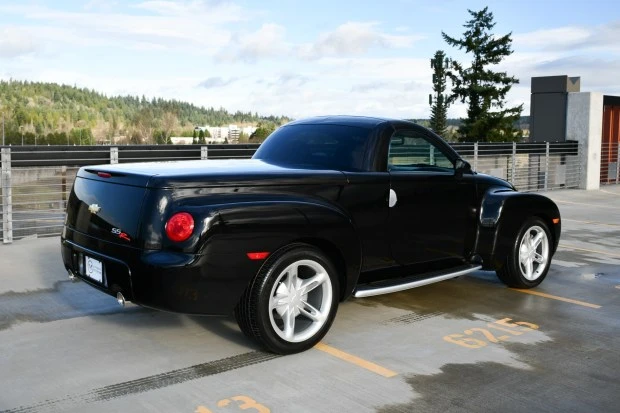 2004 Chevrolet SSR - Image 2 of 7