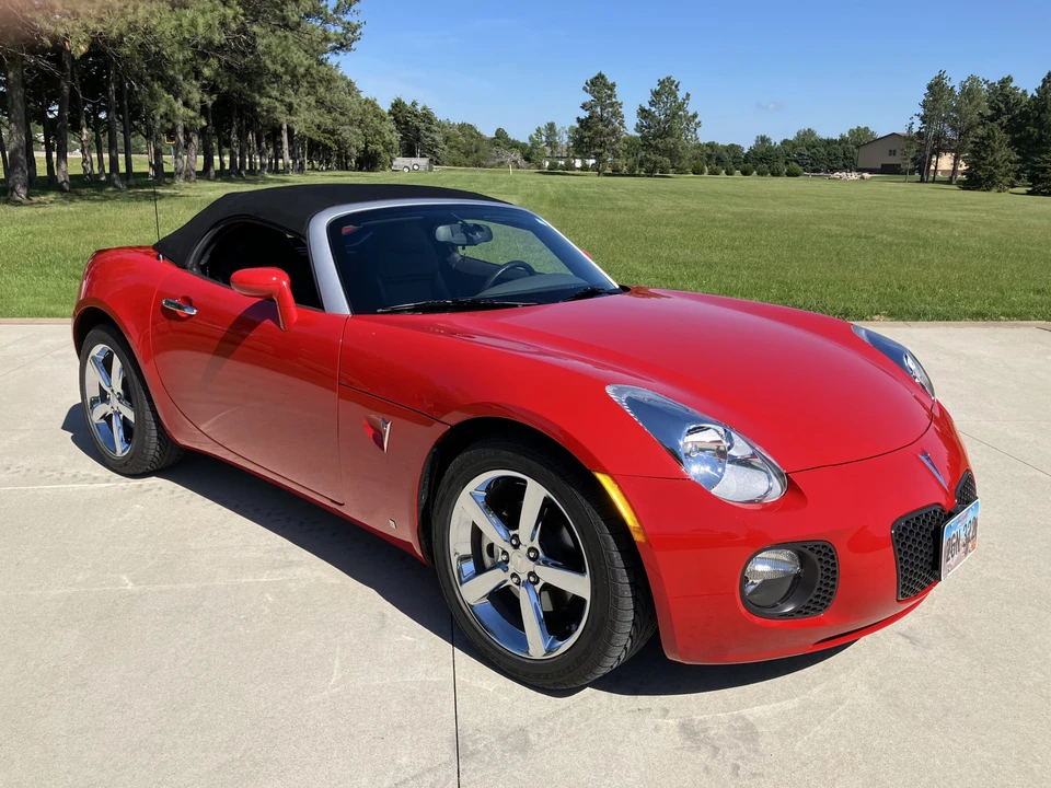 2009 Pontiac Solstice GXP - Image 2 of 31