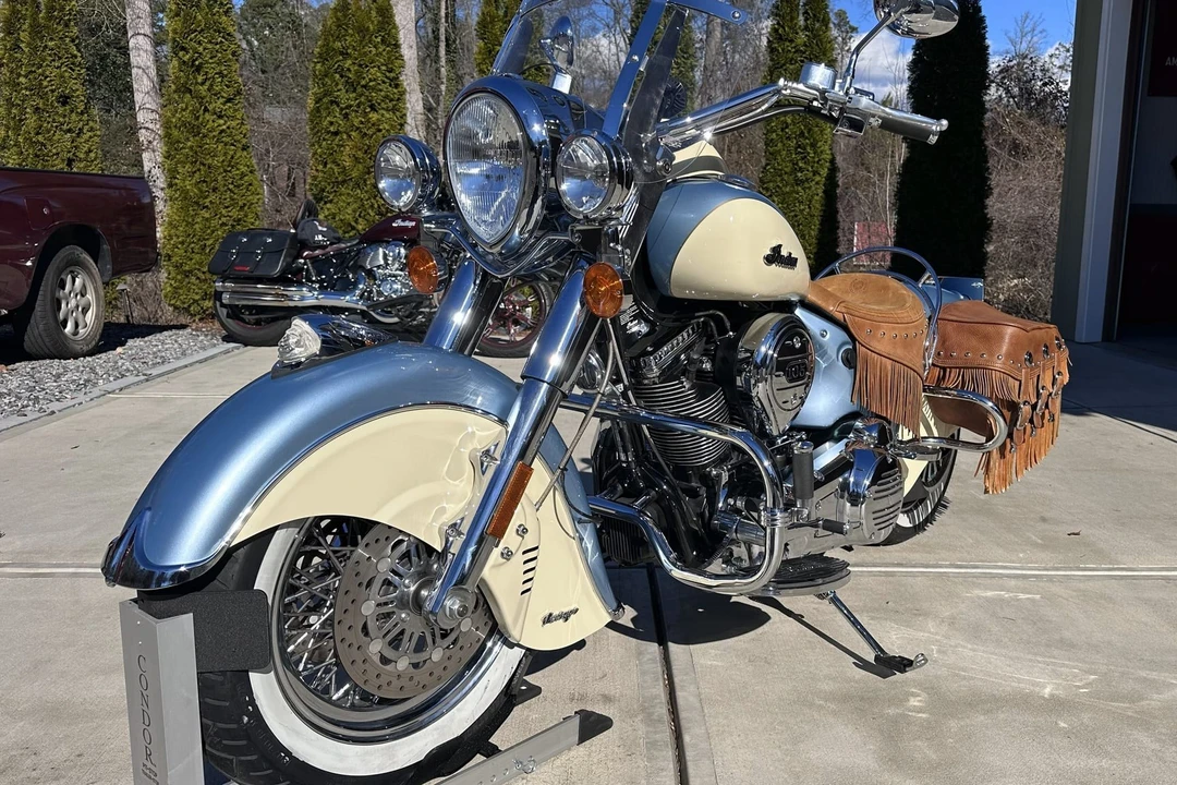 2010 Indian Chief - Image 3 of 31