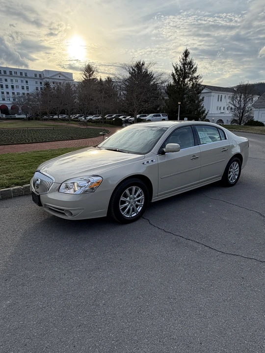 2011 Buick Lucerne - Image 2 of 31