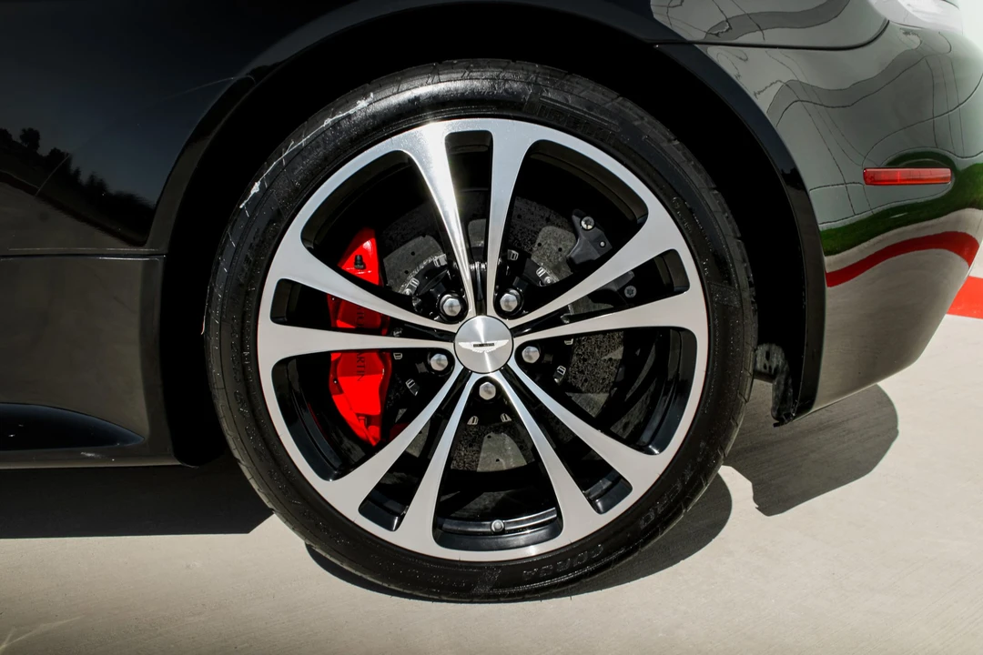 2012 Aston Martin V12 Vantage (2010-2018) - Image 28 of 31