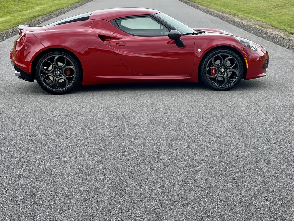 2015 Alfa Romeo 4C Coupe - Image 25 of 31