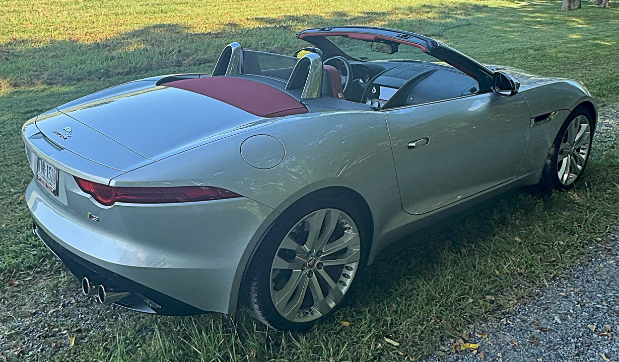 2015 Jaguar F-Type 1st Gen - Image 18 of 31