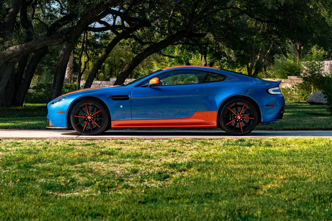 2017 Aston Martin V12 Vantage (2010-2018) - Image 8 of 31