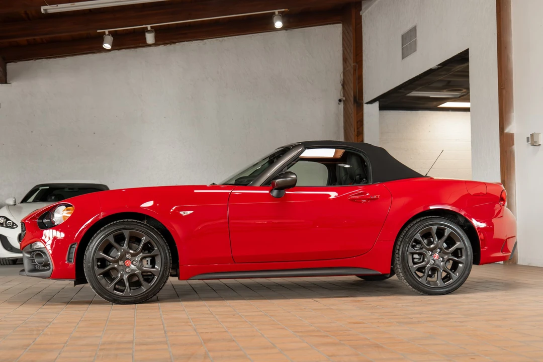 2018 Fiat 124 Spider - Image 11 of 31