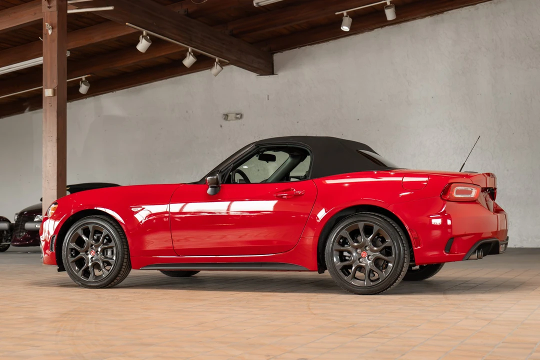 2018 Fiat 124 Spider - Image 13 of 31
