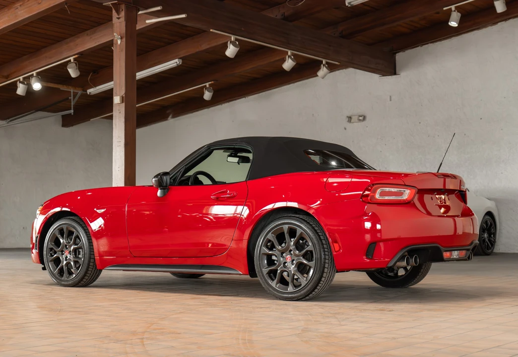 2018 Fiat 124 Spider - Image 17 of 31