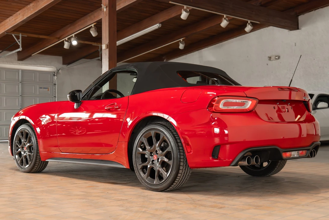 2018 Fiat 124 Spider - Image 19 of 31