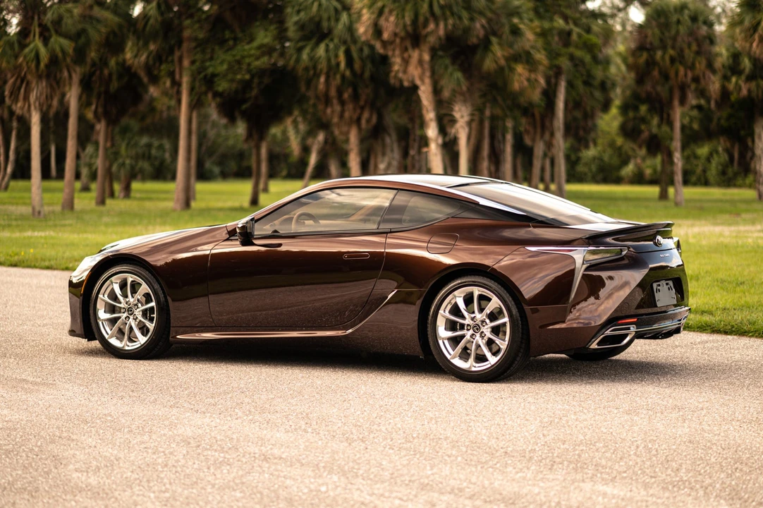 2019 Lexus LC - Image 29 of 31