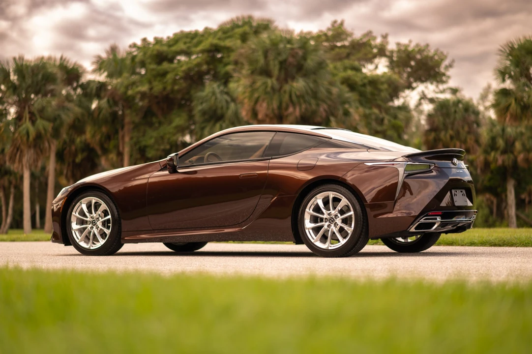 2019 Lexus LC - Image 28 of 31