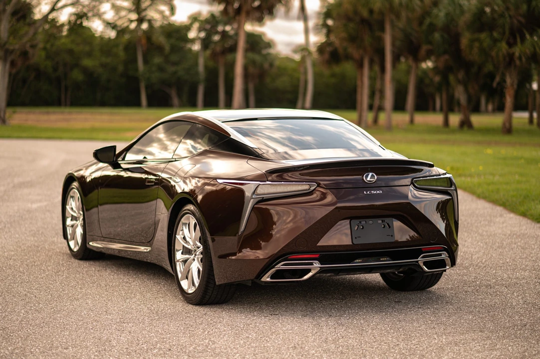 2019 Lexus LC - Image 26 of 31