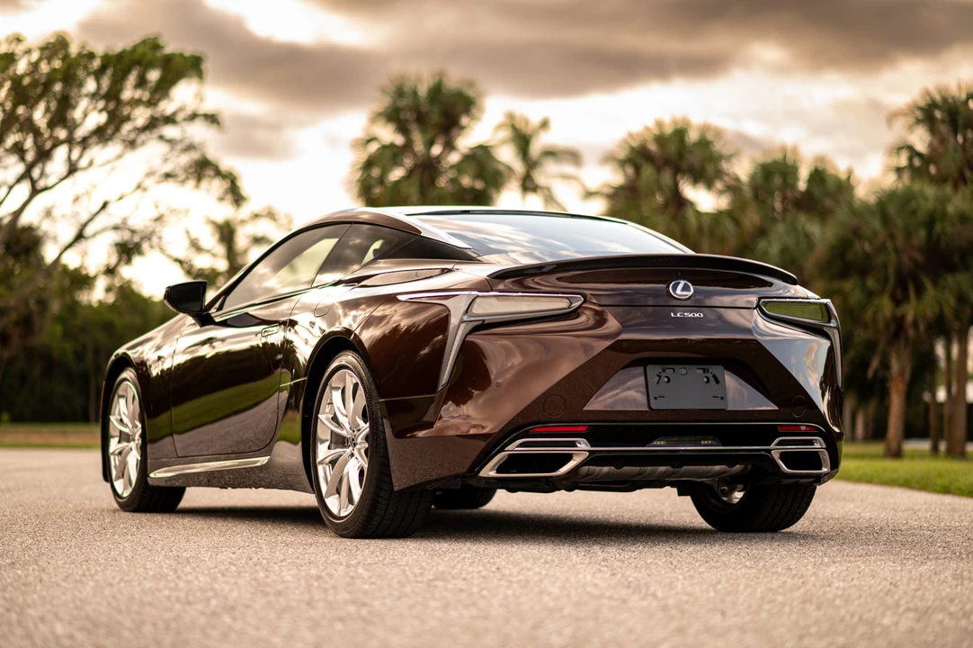 2019 Lexus LC - Image 25 of 31