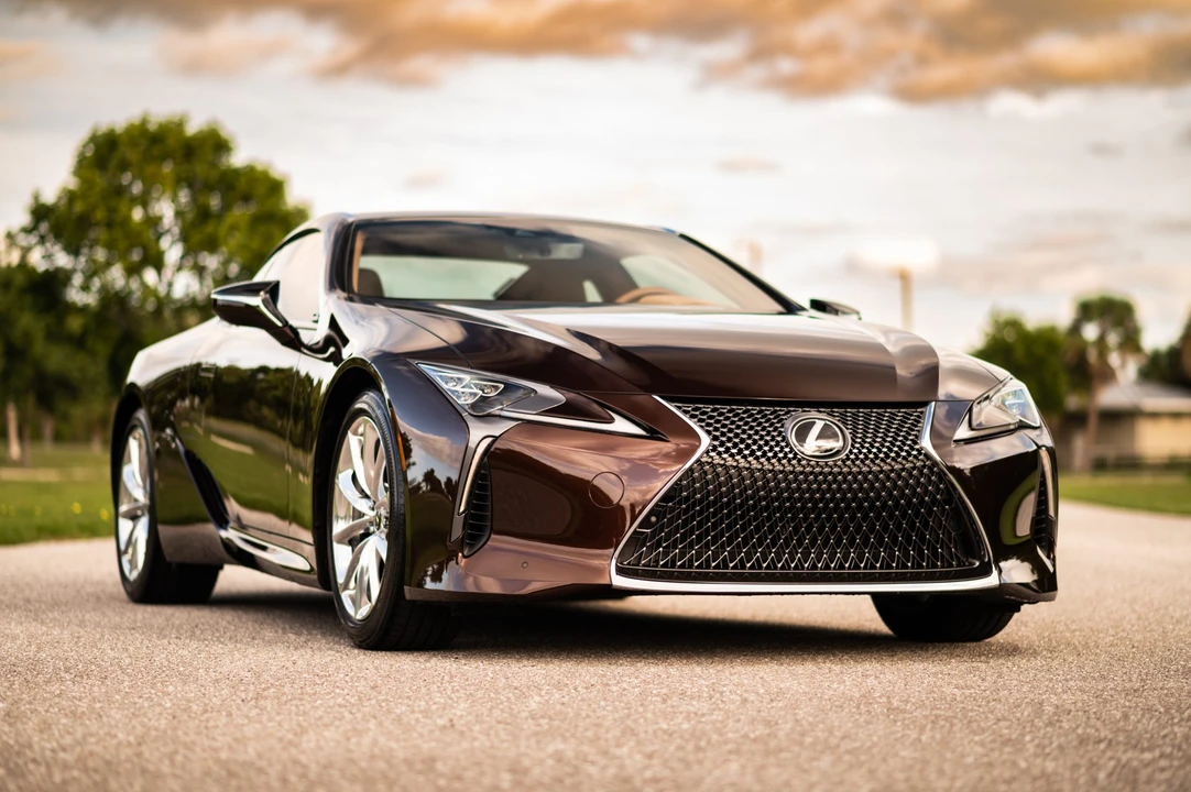 2019 Lexus LC - Image 10 of 31