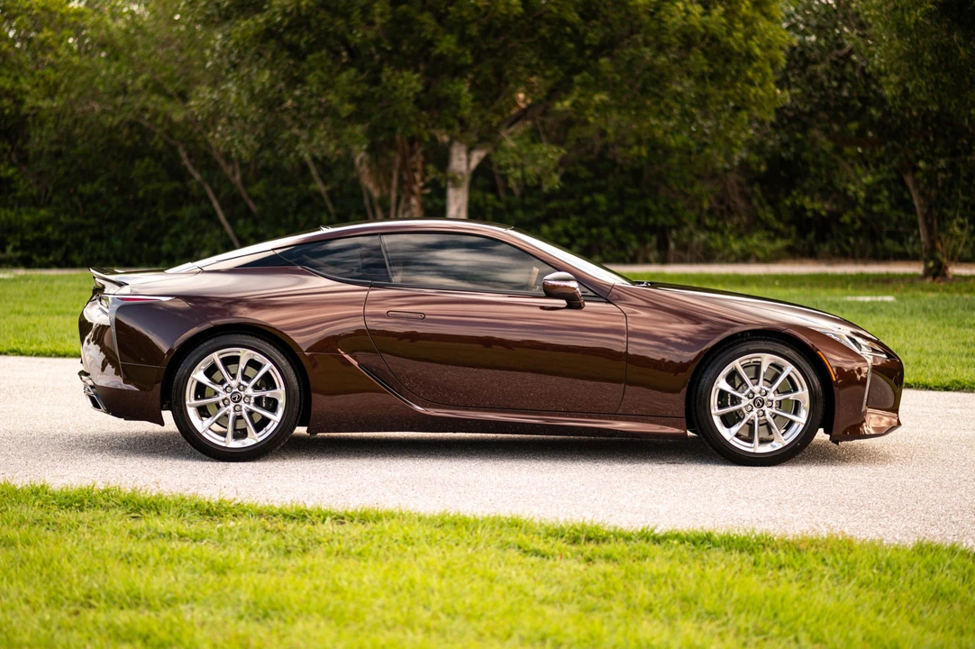 2019 Lexus LC - Image 15 of 31