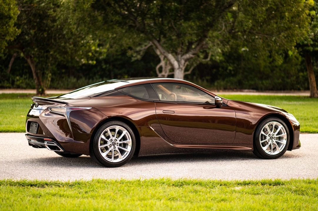 2019 Lexus LC - Image 16 of 31