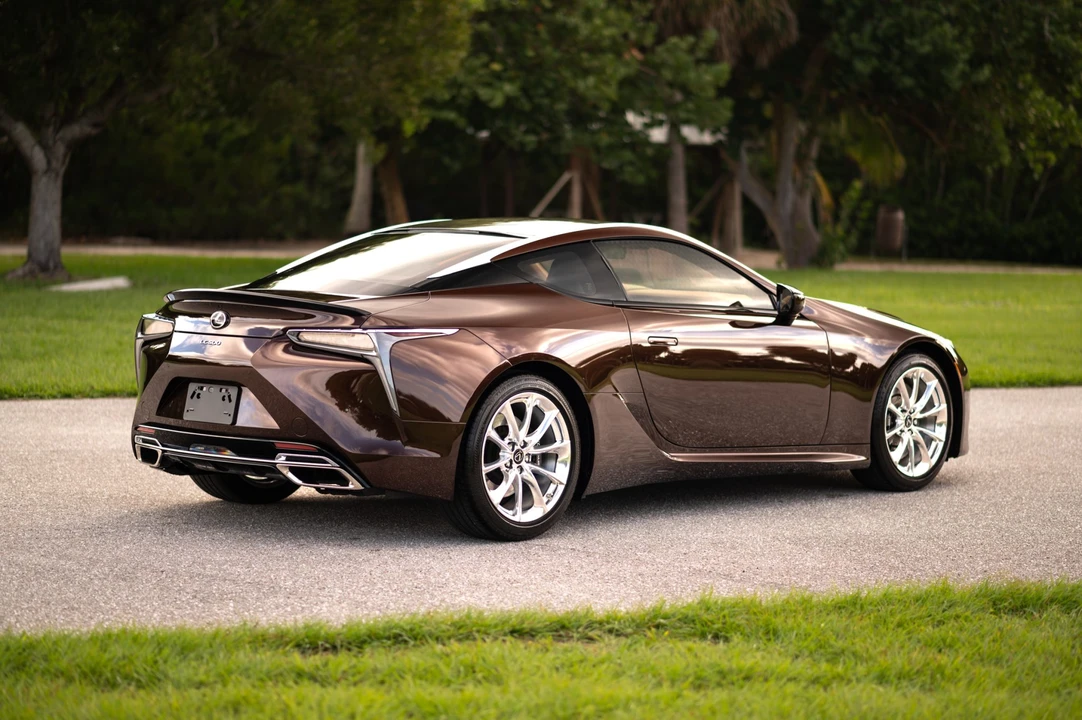 2019 Lexus LC - Image 17 of 31
