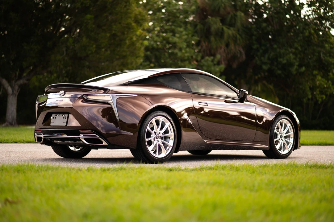 2019 Lexus LC - Image 18 of 31