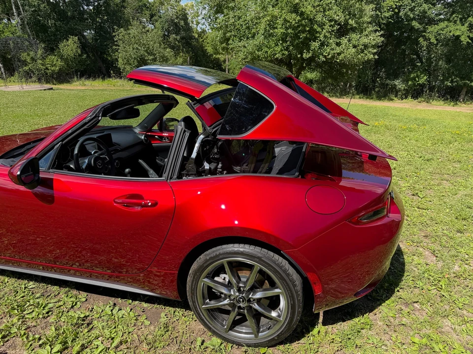 2021 Mazda ND MX-5 Miata - Image 19 of 31