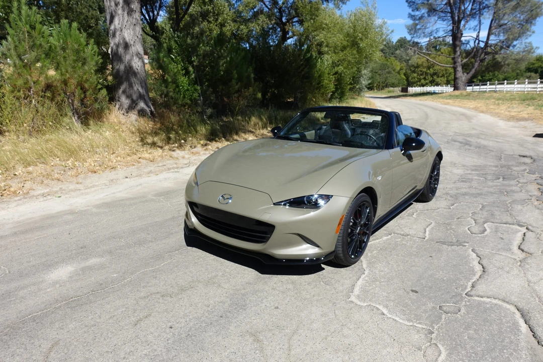 2023 Mazda ND MX-5 Miata - Image 19 of 31