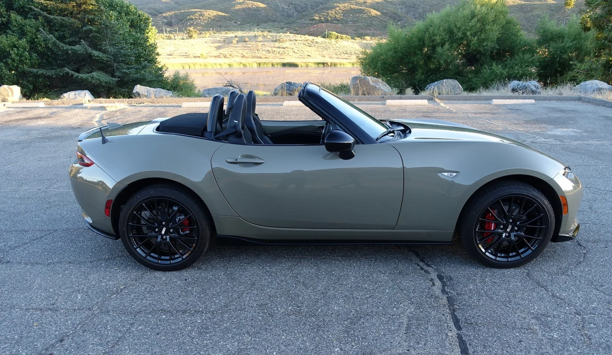 2023 Mazda ND MX-5 Miata - Image 13 of 31
