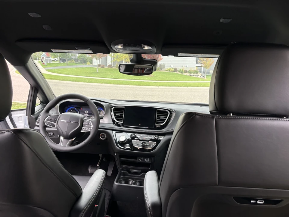 2025 Chrysler - Image 27 of 31
