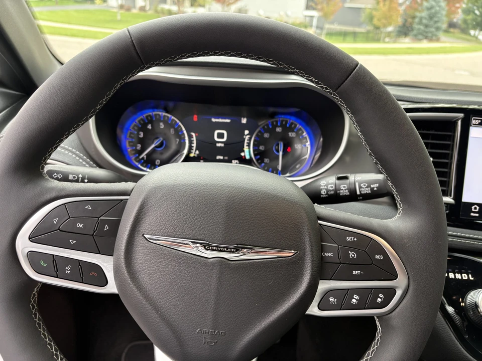 2025 Chrysler - Image 19 of 31