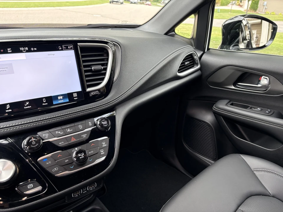 2025 Chrysler - Image 30 of 31
