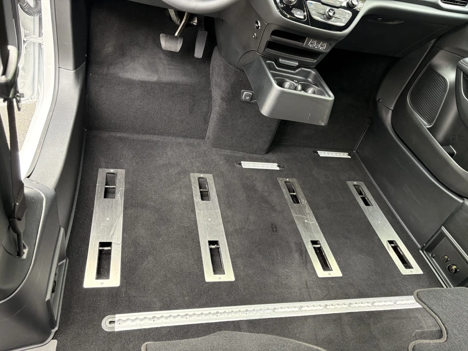 2025 Chrysler - Image 22 of 31