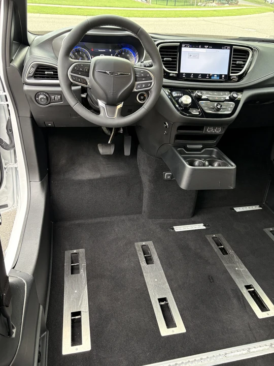 2025 Chrysler - Image 23 of 31