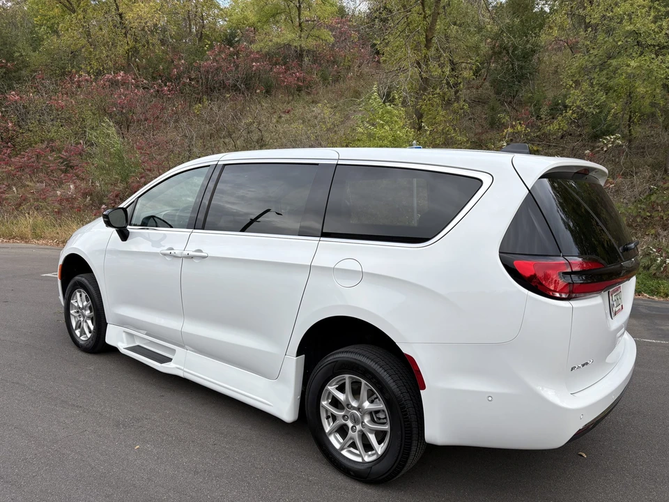 2025 Chrysler - Image 6 of 31