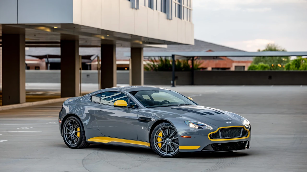 2017 Aston Martin V12 Vantage (2010-2018) - Image 27 of 31