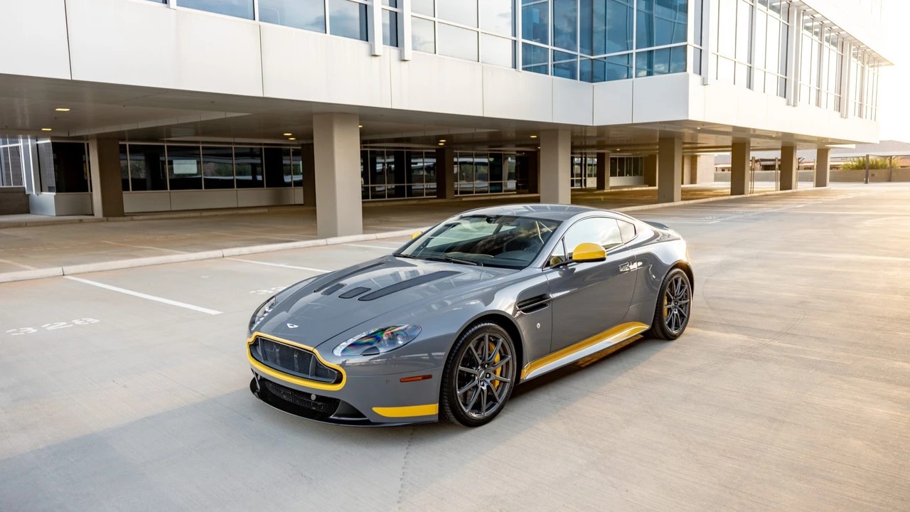 2017 Aston Martin V12 Vantage (2010-2018) - Image 9 of 31