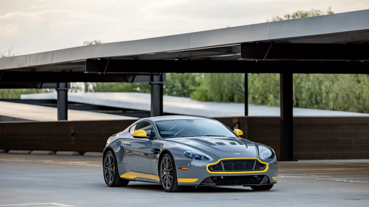 2017 Aston Martin V12 Vantage (2010-2018) - Image 24 of 31