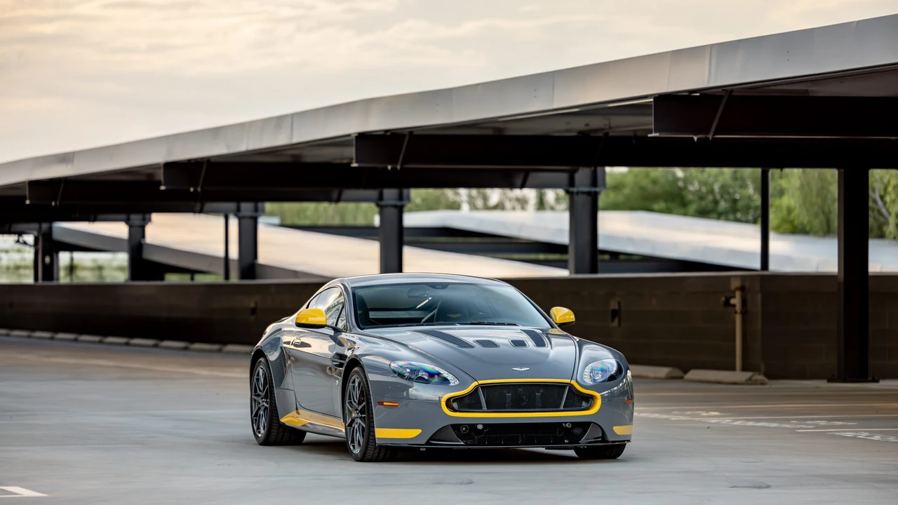 2017 Aston Martin V12 Vantage (2010-2018) - Image 22 of 31