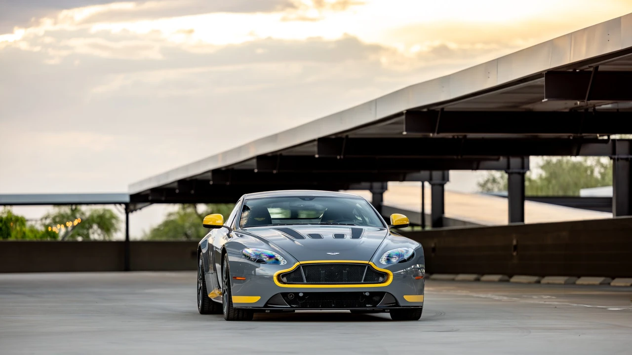 2017 Aston Martin V12 Vantage (2010-2018) - Image 21 of 31