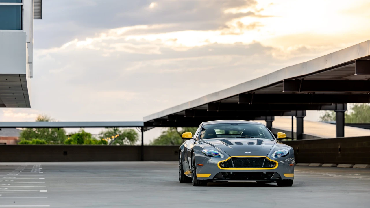 2017 Aston Martin V12 Vantage (2010-2018) - Image 20 of 31