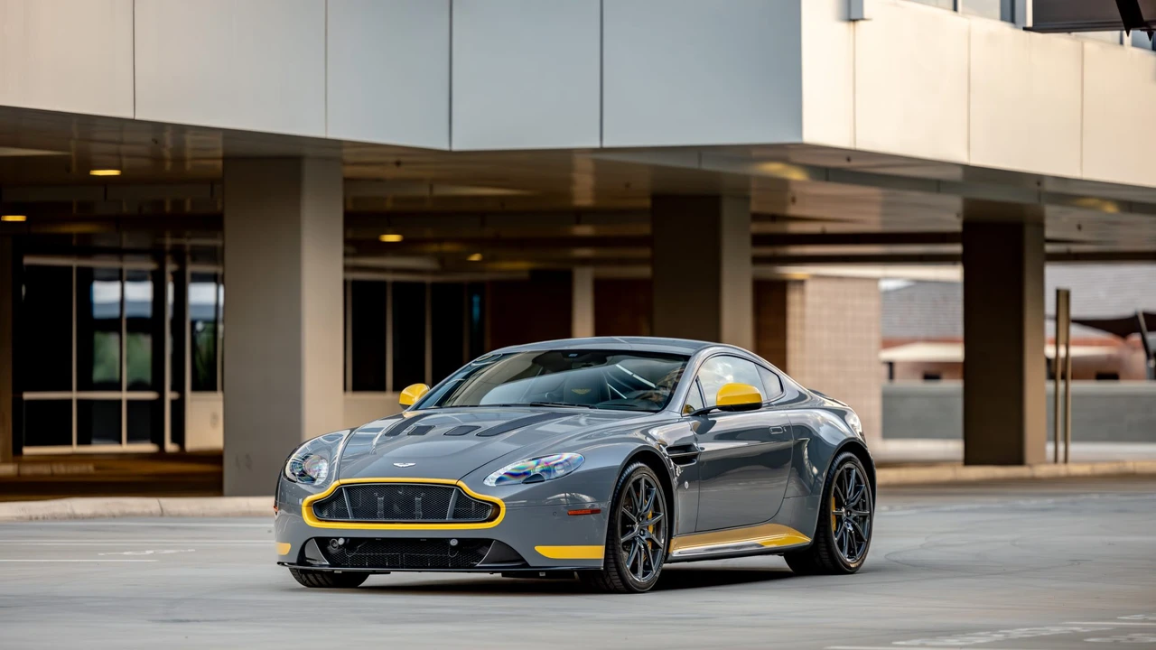 2017 Aston Martin V12 Vantage (2010-2018) - Image 11 of 31