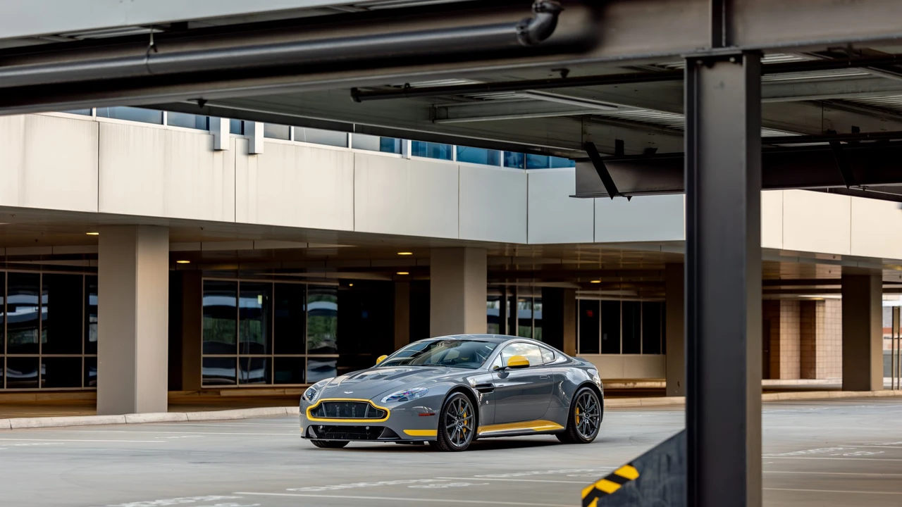 2017 Aston Martin V12 Vantage (2010-2018) - Image 7 of 31