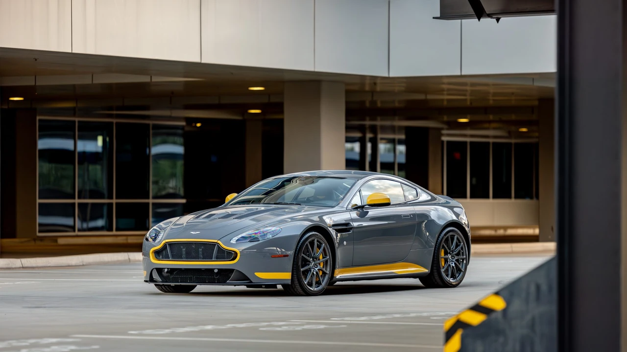 2017 Aston Martin V12 Vantage (2010-2018) - Image 8 of 31