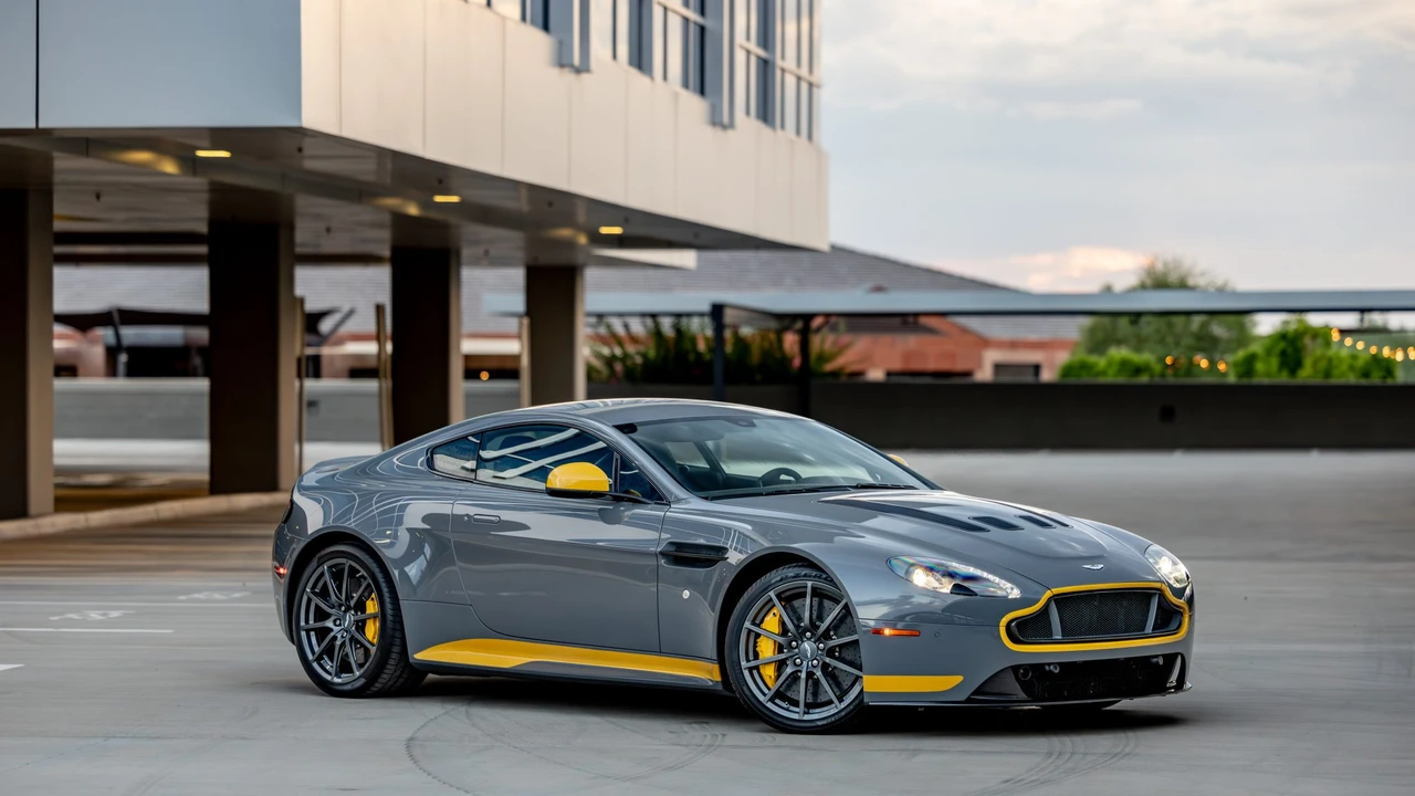 2017 Aston Martin V12 Vantage (2010-2018) - Image 28 of 31