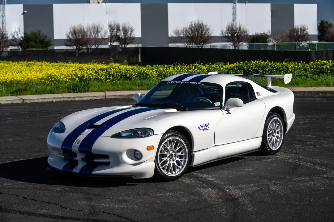 1998 Dodge Viper GTS 2nd Gen - Image 2 of 31