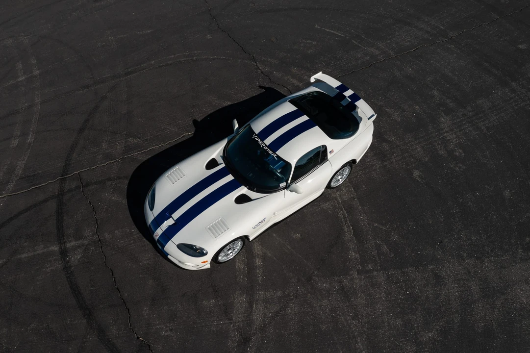 1998 Dodge Viper GTS 2nd Gen - Image 25 of 31